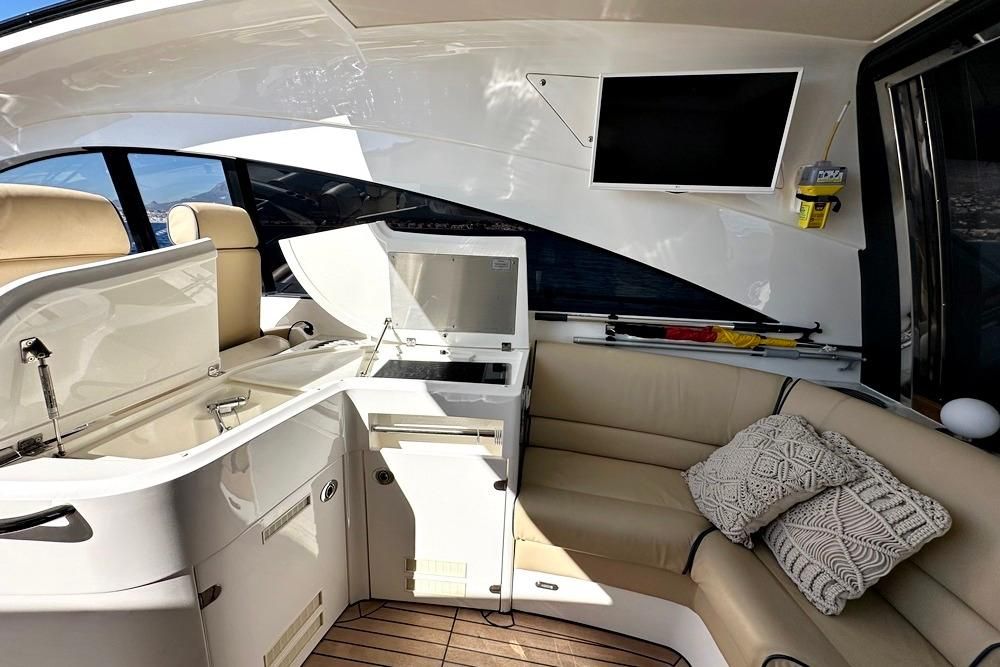2005 Fairline 61 