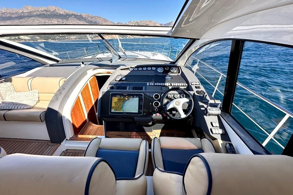 2005 Fairline 61 