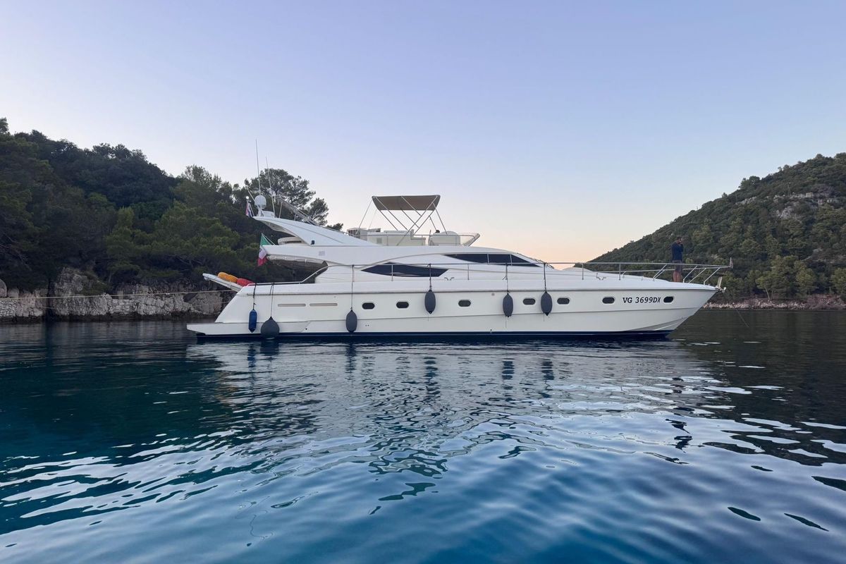 2001 Ferretti Yachts 62 