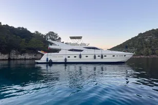 2001 Ferretti Yachts 620