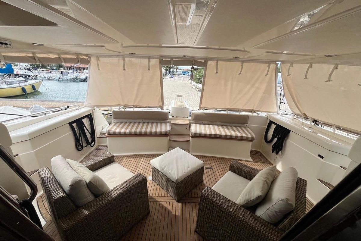 2001 Ferretti Yachts 62 