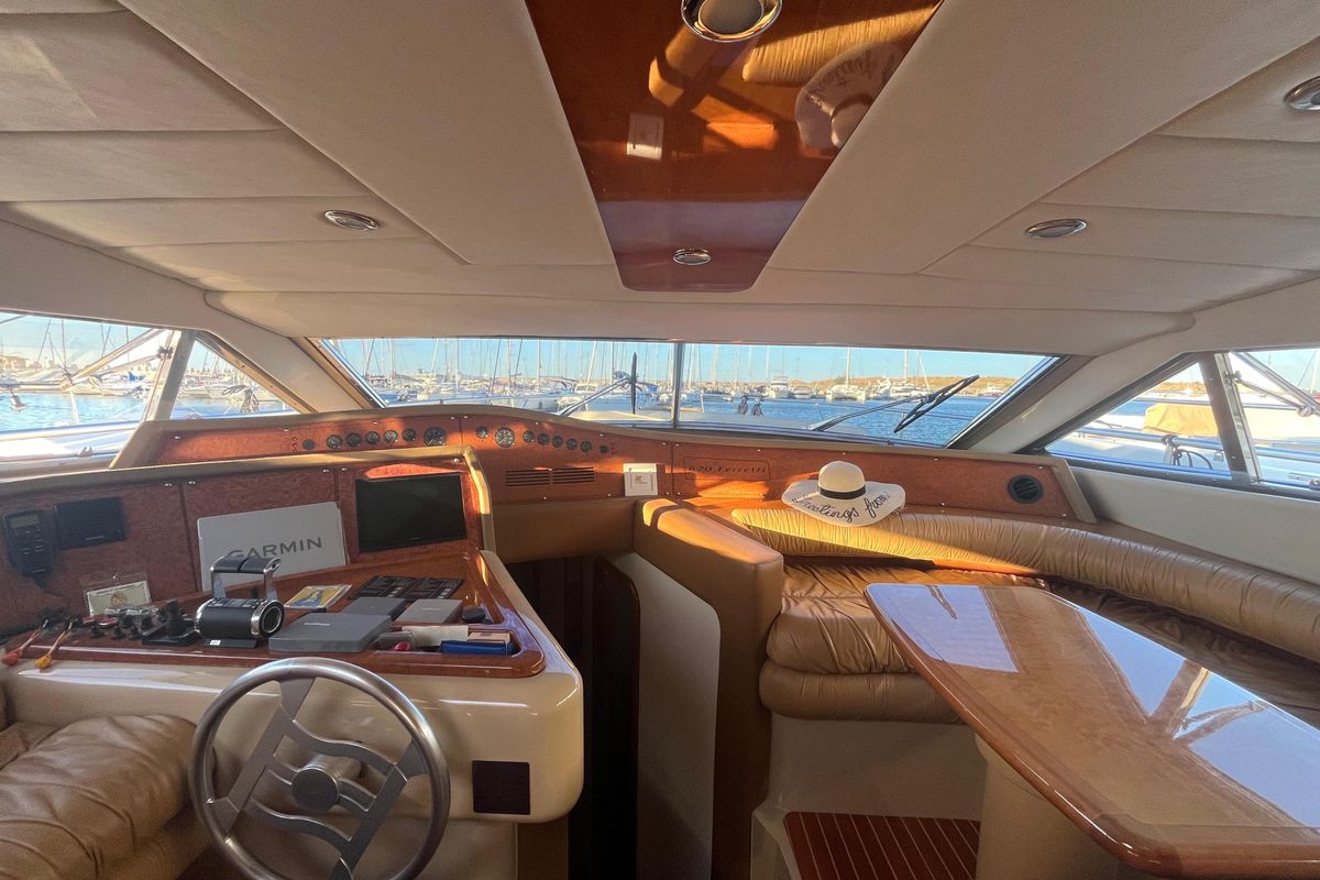 2001 Ferretti Yachts 62 
