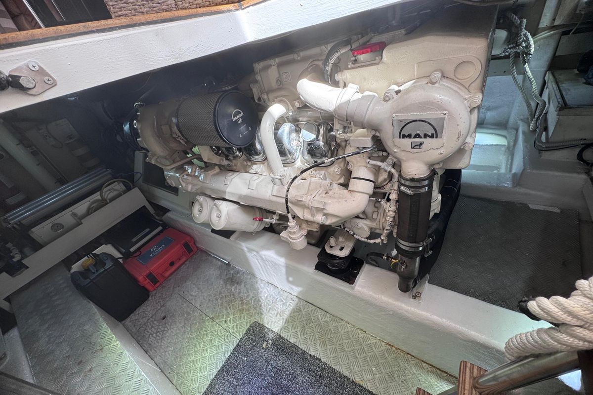 2001 Ferretti Yachts 62 