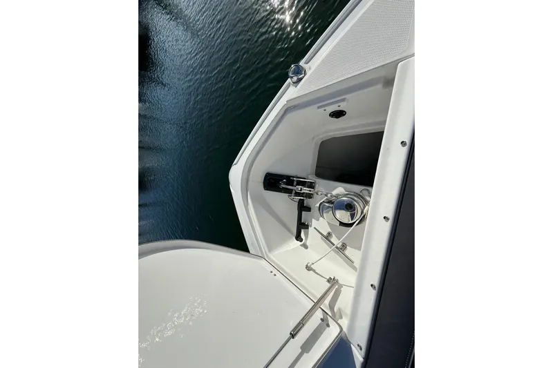  Yacht Photos Pics 2022 Monterey 385SS Super Sport boat deck with water reflection.