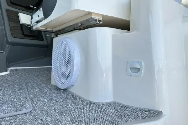  Yacht Photos Pics 2005 Cruisers 420 interior with speaker and carpeted flooring.