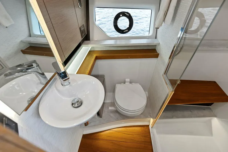  Yacht Photos Pics 2022 Tiara Sport 43 LE