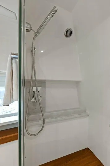  Yacht Photos Pics 2022 Tiara Sport 43 LE