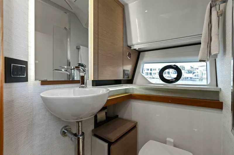  Yacht Photos Pics 2022 Tiara Sport 43 LE