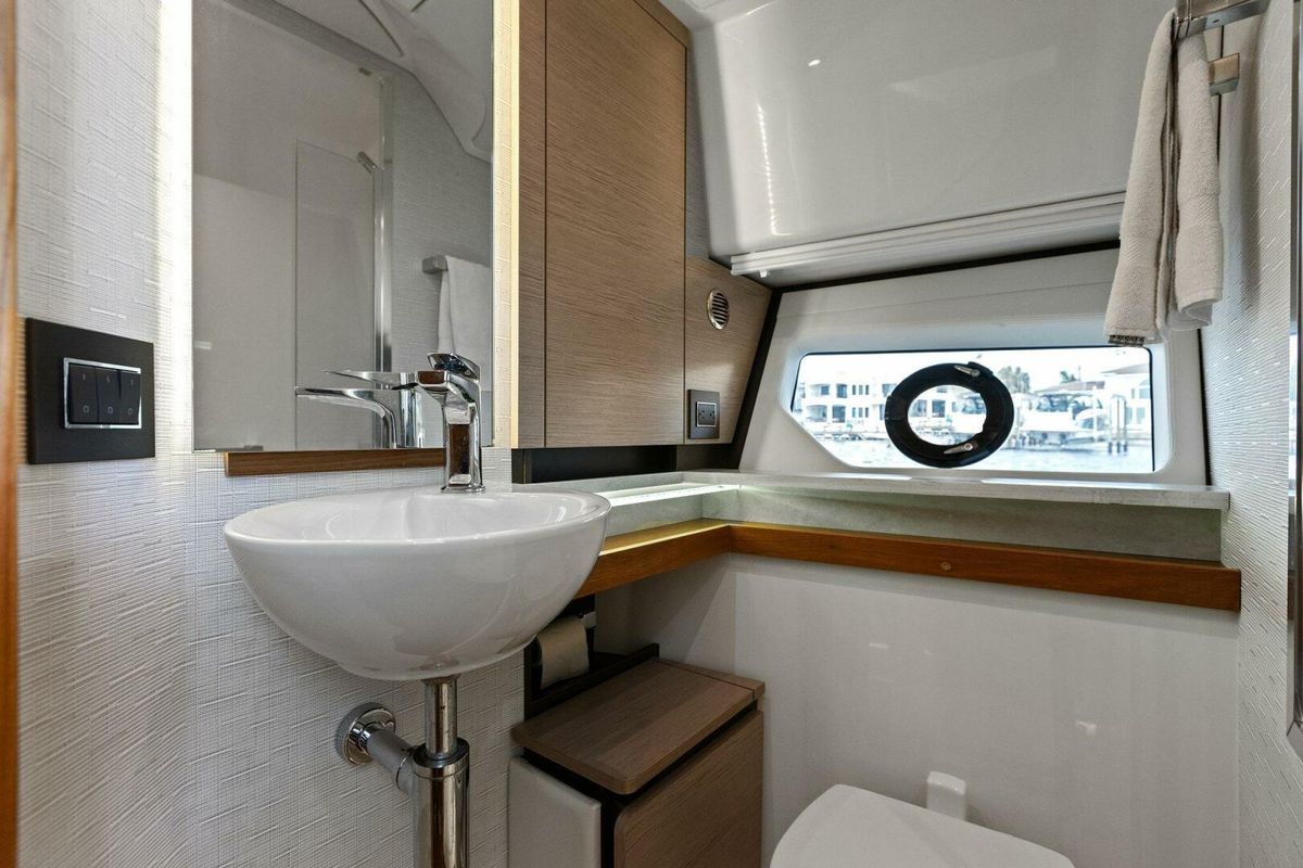 2022 Tiara Yachts 43 