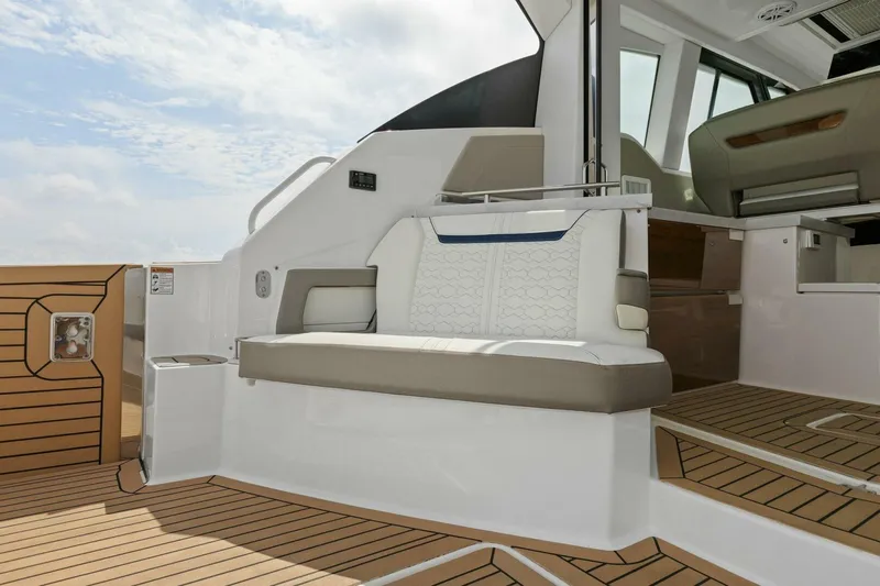  Yacht Photos Pics 2022 Tiara Sport 43 LE