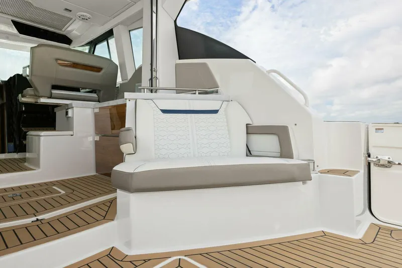  Yacht Photos Pics 2022 Tiara Sport 43 LE