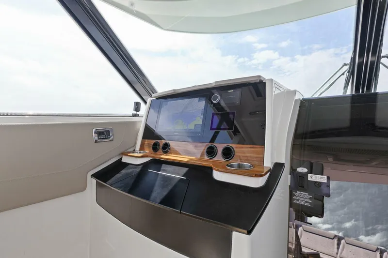  Yacht Photos Pics 2022 Tiara Sport 43 LE