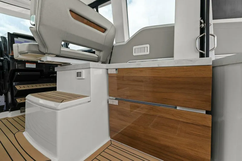  Yacht Photos Pics 2022 Tiara Sport 43 LE