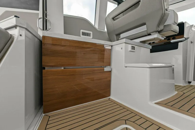  Yacht Photos Pics 2022 Tiara Sport 43 LE