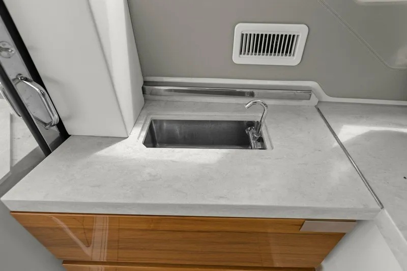  Yacht Photos Pics 2022 Tiara Sport 43 LE