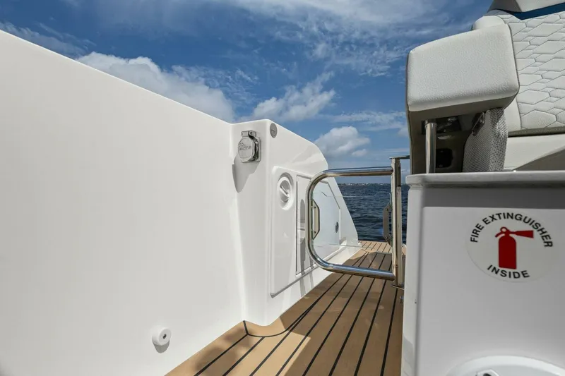  Yacht Photos Pics 2022 Tiara Sport 43 LE