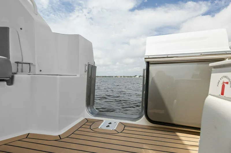  Yacht Photos Pics 2022 Tiara Sport 43 LE