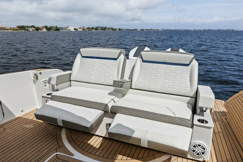  Yacht Photos Pics 2022 Tiara Sport 43 LE