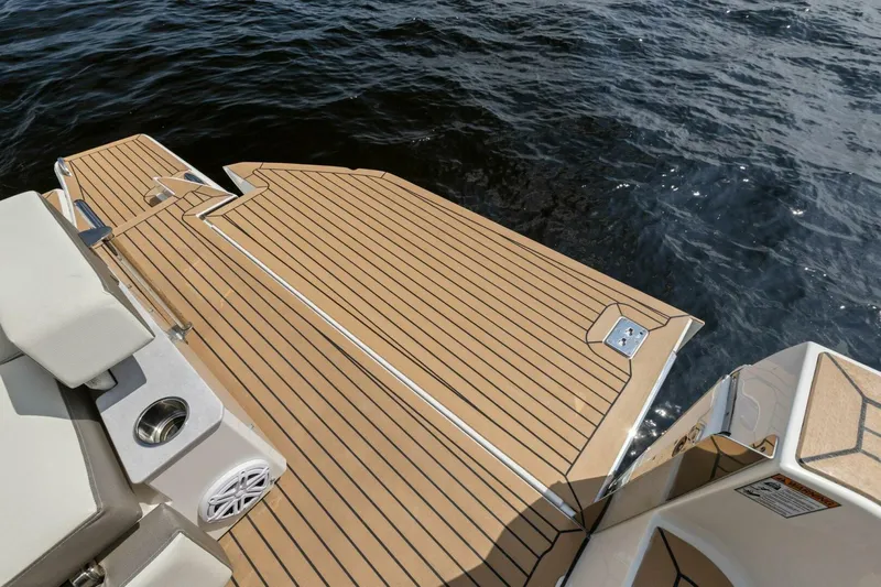  Yacht Photos Pics 2022 Tiara Sport 43 LE