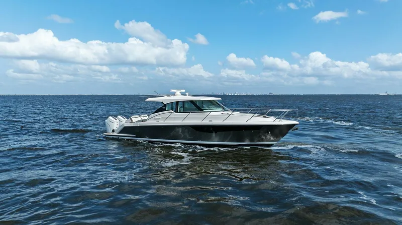  Yacht Photos Pics 2022 Tiara Sport 43 LE