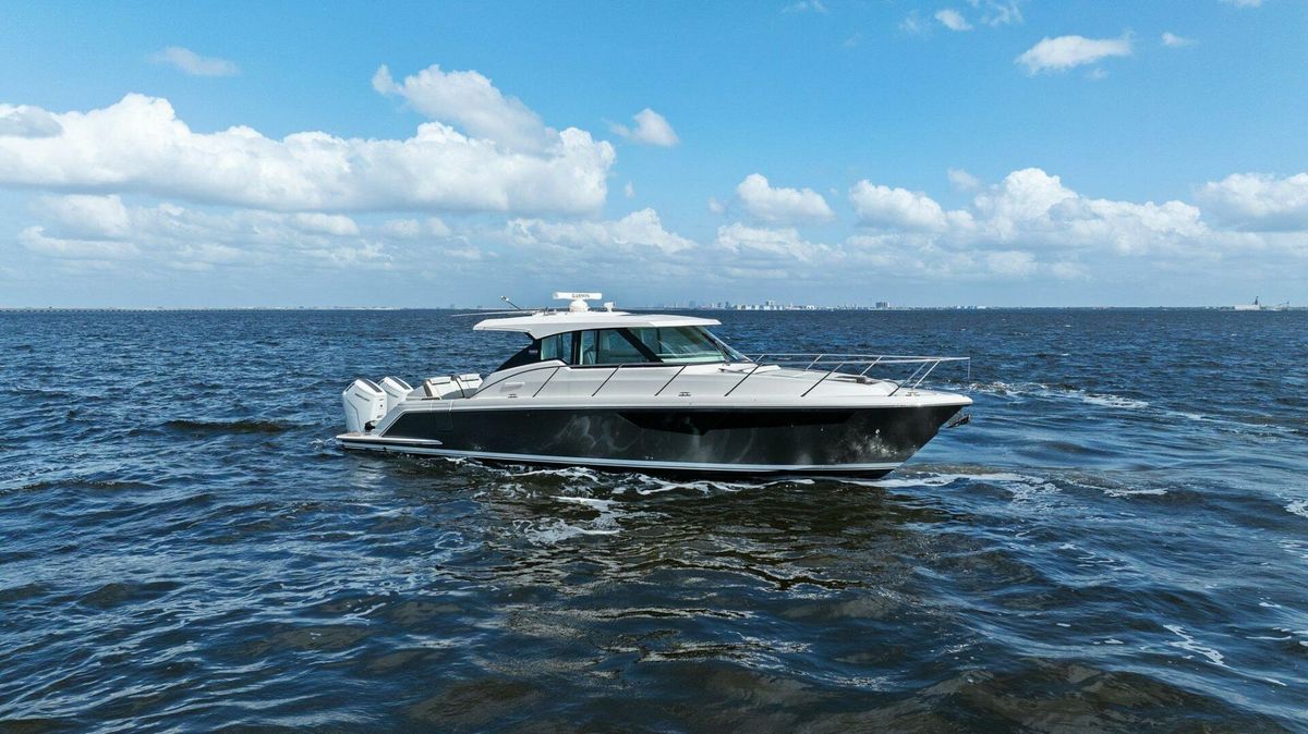 2022 Tiara Yachts 43 
