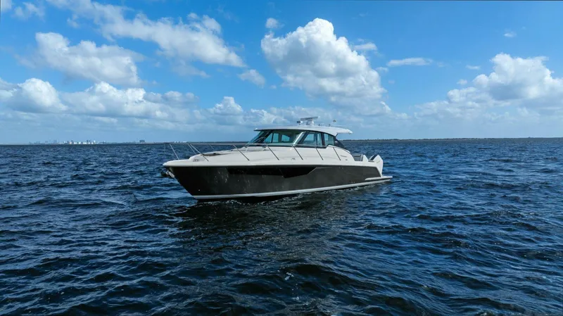  Yacht Photos Pics 2022 Tiara Sport 43 LE