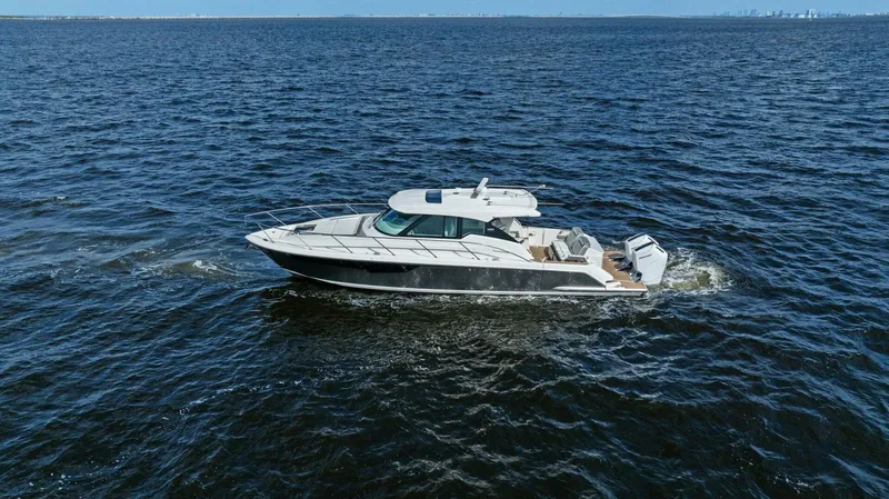  Yacht Photos Pics 2022 Tiara Sport 43 LE