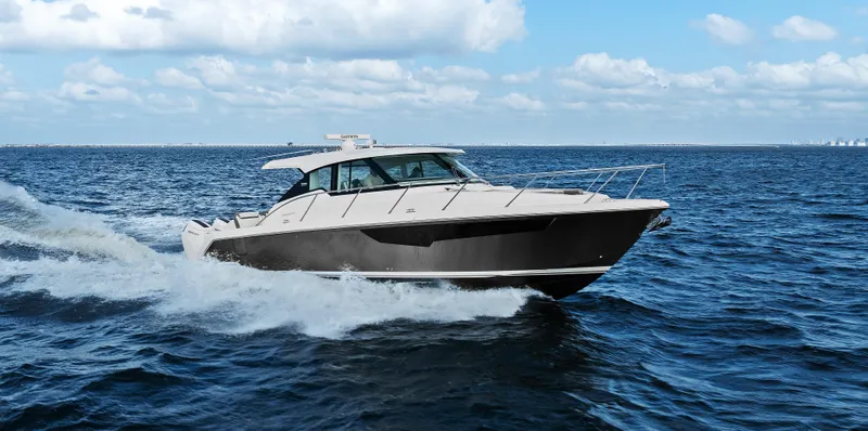  Yacht Photos Pics 2022 Tiara Sport 43 LE