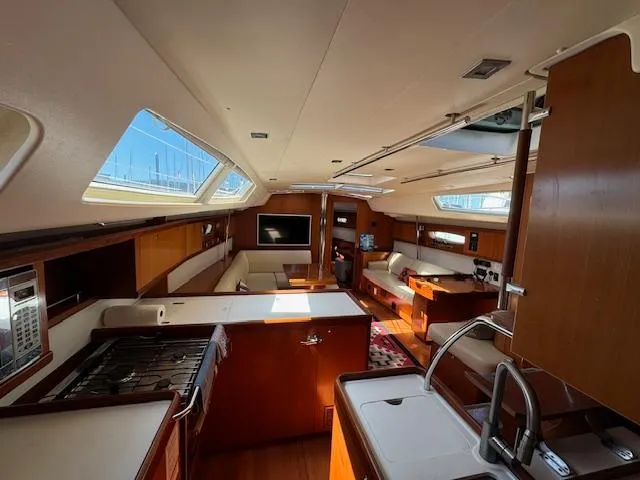 Simone Yacht Photos Pics Interior of a 2007 Beneteau 490 yacht, featuring a spacious, well-lit cabin with modern amenities.