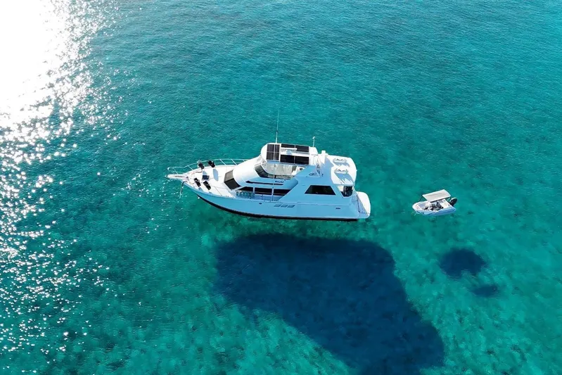 Hanalei Yacht Photos Pics HANALEI 52 Sport Deck Motor Yacht in the BAHAMAS.