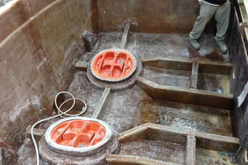 Moana Here Yacht Photos Pics Interior view of 2015 Albemarle 360 Express Fisherman boat hull construction.