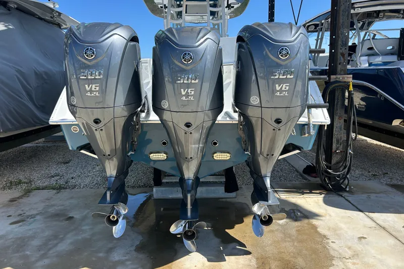  Yacht Photos Pics Triple Yamaha V6 4.2L outboard engines on a 2022 Cape Horn 36 boat.