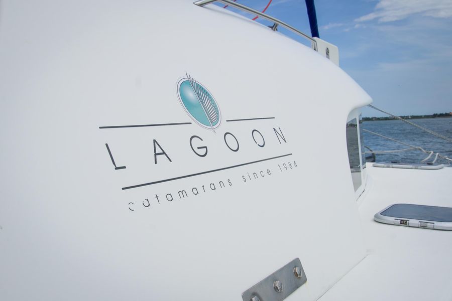 2002 Lagoon 380
