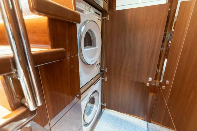 C2 Yacht Photos Pics 2020 Princess V65 - C2