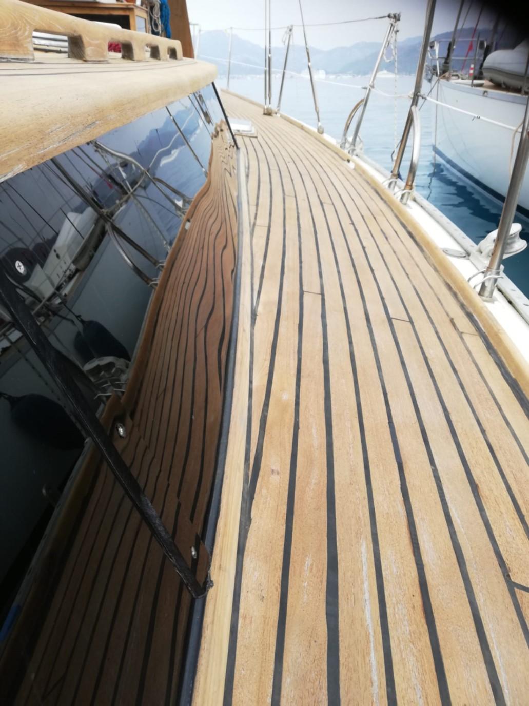 1973 Sloop Beaufort 14 Bluewater Cruiser, teak deck, sleek design, ocean view.
