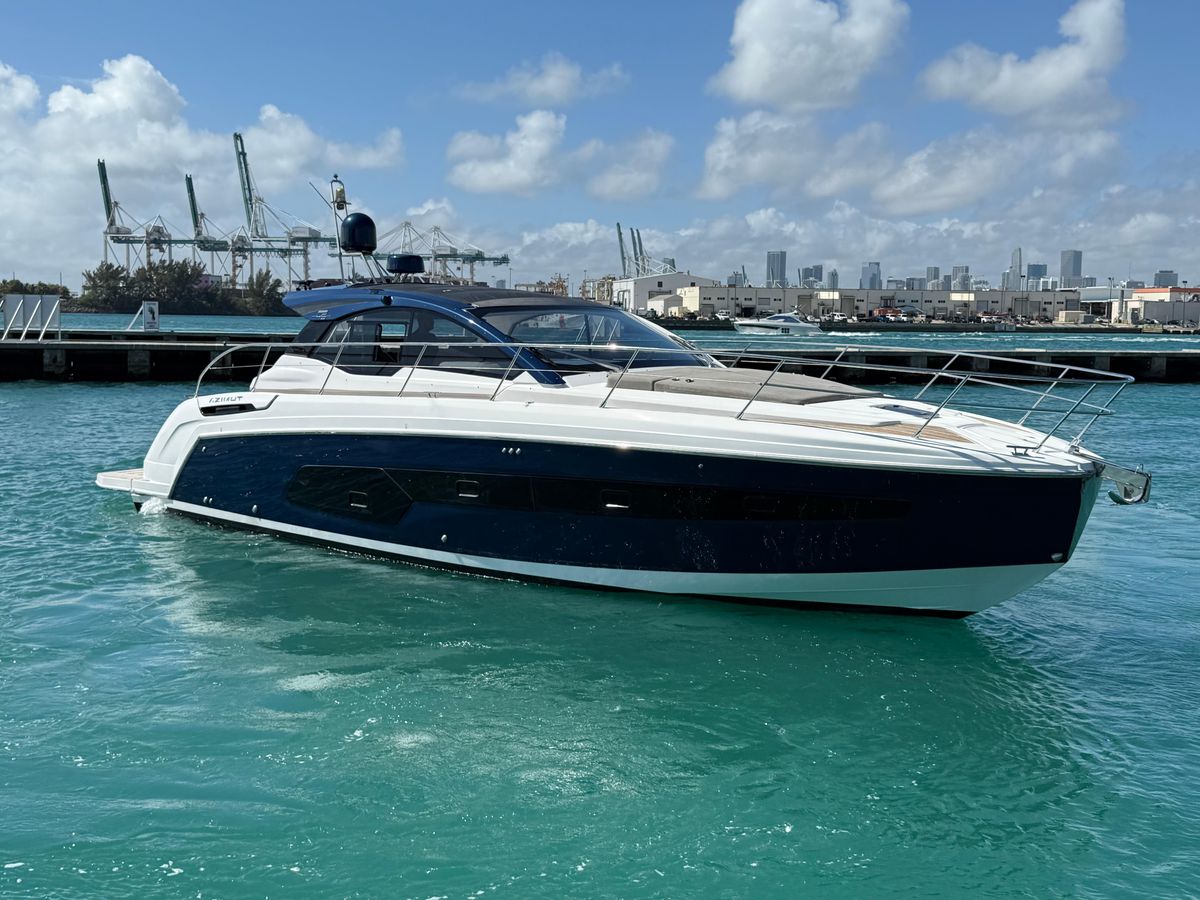 2022 Azimut 45 