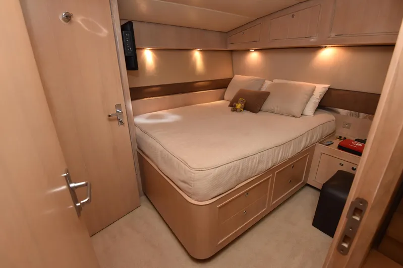 Talisman Yacht Photos Pics Luxurious bedroom on a 1989 Striker 62 Convertible yacht.