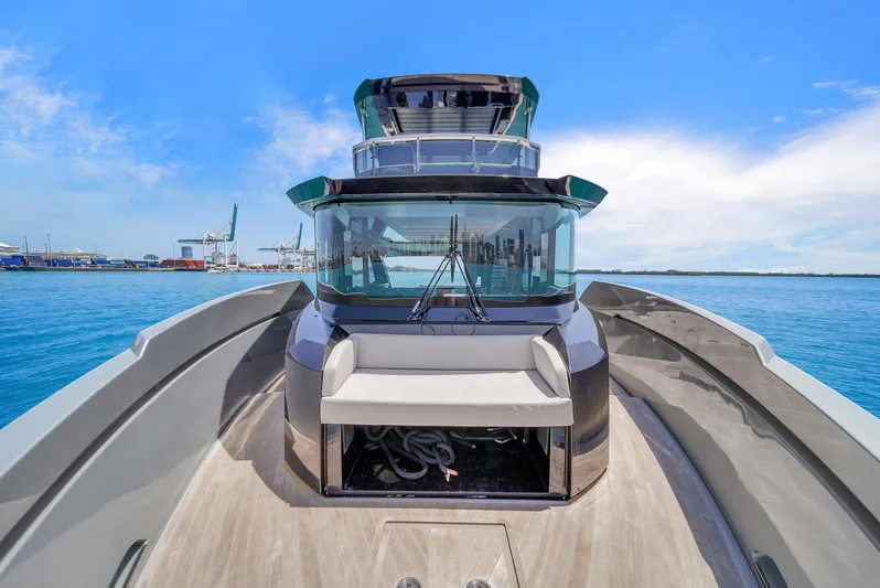  Yacht Photos Pics 2021 Explorer 62 boat on water, showcasing sleek design and modern features.