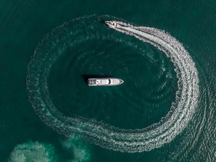 Total Yacht Photos Pics 