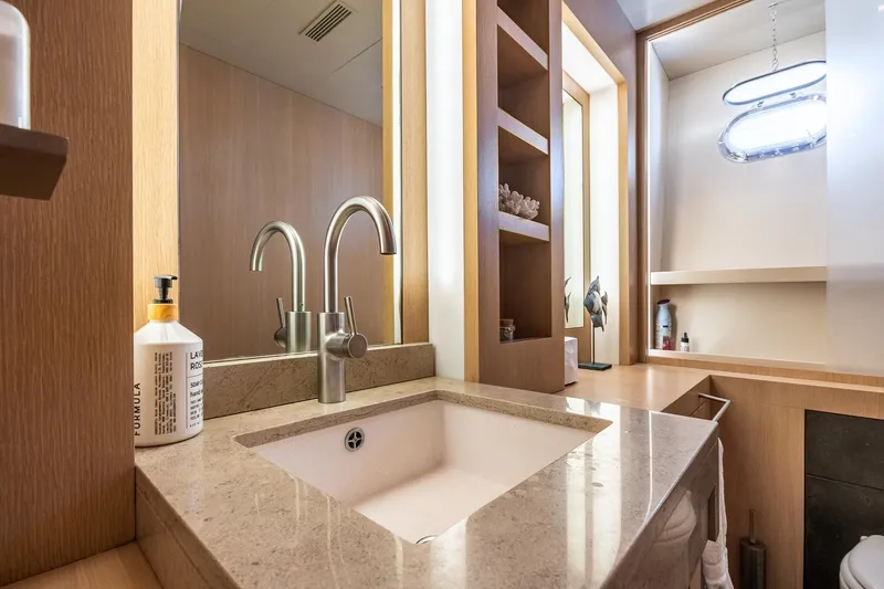 Total Yacht Photos Pics 