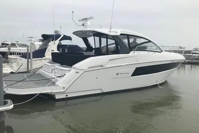 Cruisers Yachts 390 Express Coupe