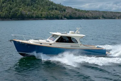 Hinckley Picnic Boat 40