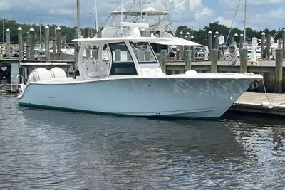 Sportsman Open 302 Center Console