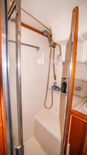 Temptation Yacht Photos Pics 2005 Mainship 43 Trawler Aft Cabin shower with glass door and handheld showerhead.