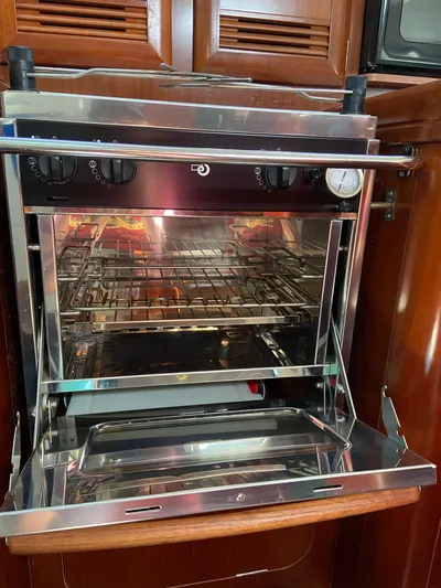 Windsome Yacht Photos Pics Stainless steel oven in 2006 Beneteau Oceanis 373 yacht kitchen.