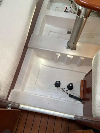 Windsome Yacht Photos Pics Interior view of a 2006 Beneteau Oceanis 373 sailboat cockpit area.