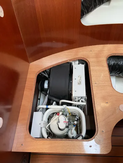 Windsome Yacht Photos Pics Engine compartment of a 2006 Beneteau Oceanis 373 sailboat, showcasing mechanical components.