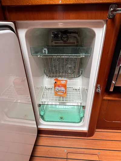 Windsome Yacht Photos Pics Open fridge on 2006 Beneteau Oceanis 373 yacht with baking soda inside.