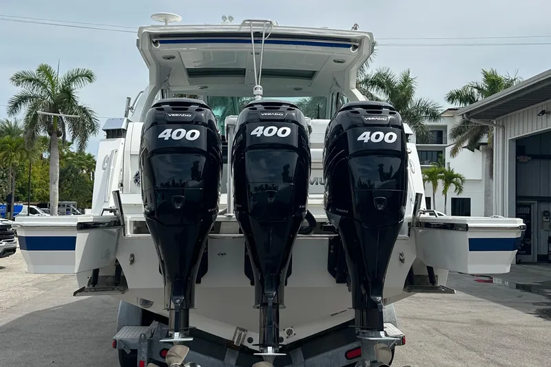  Yacht Photos Pics 2021 Formula 380 SSC boat with triple 400 horsepower engines.