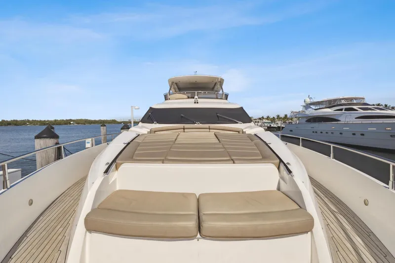  Yacht Photos Pics 2014 Sunseeker 73 Manhattan yacht with spacious deck and luxurious seating.